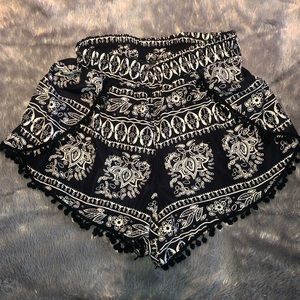 Pom-pom lined patterned shorts